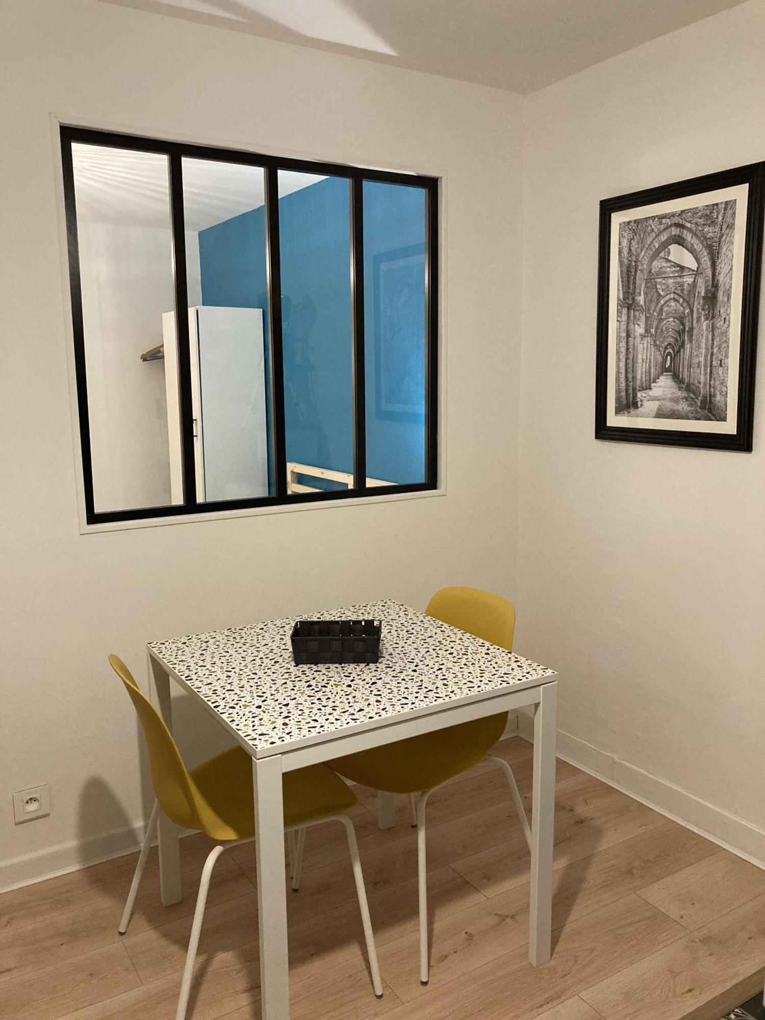 Le Petit Proche Gare Apartment *