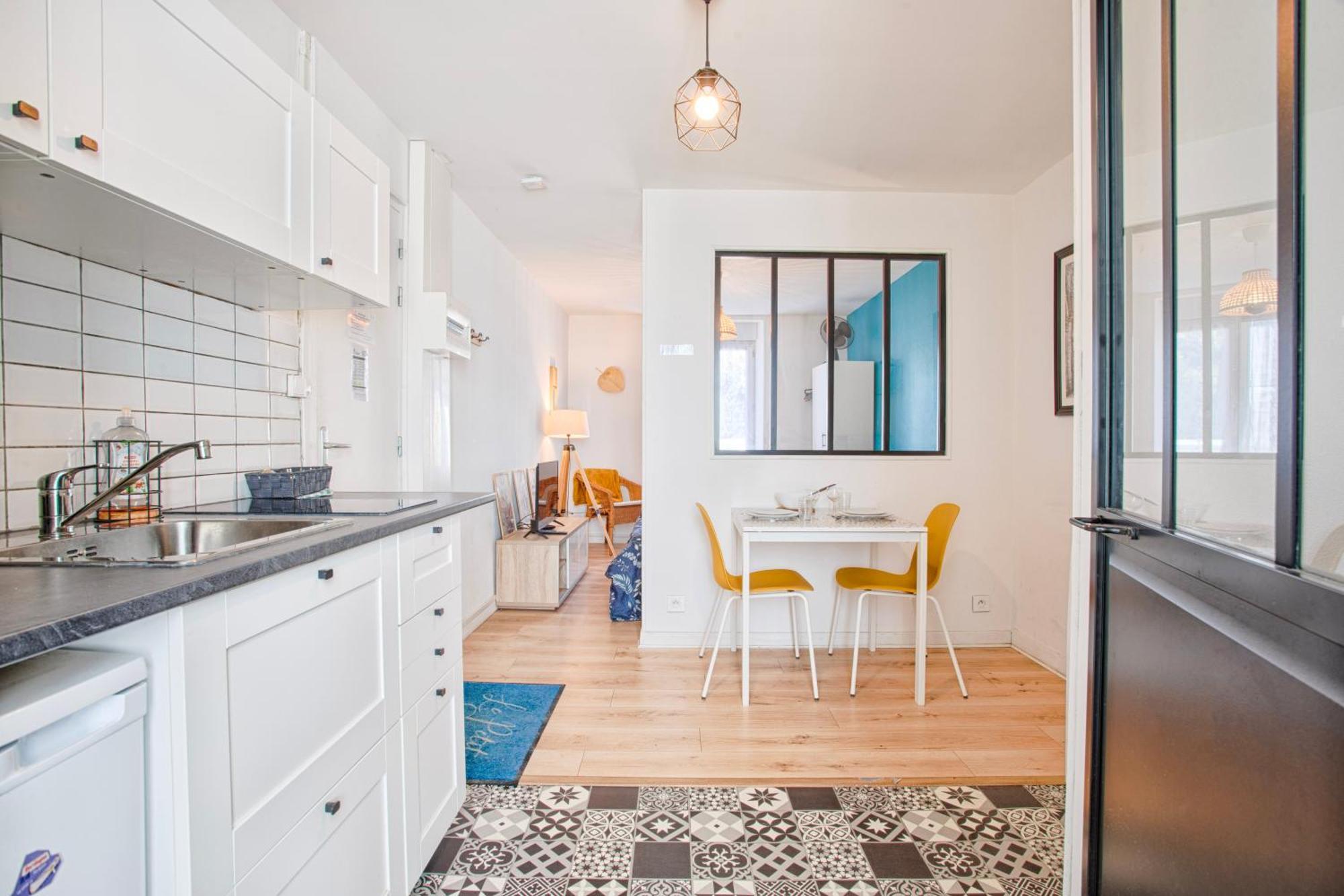 Le Petit Proche Gare Apartment *
